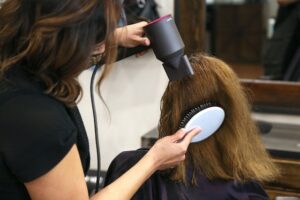 האם החלקה אורגנית הורסת שיעראיך להבהיר את השיער (2)
